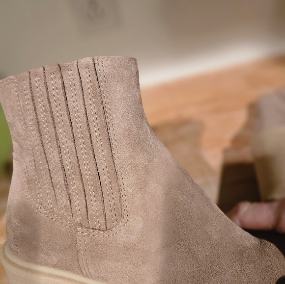 EUC Suede Lug Sole Dolce Vita Waterproof Heeled Boots Worn Once - Picture 7 of 8